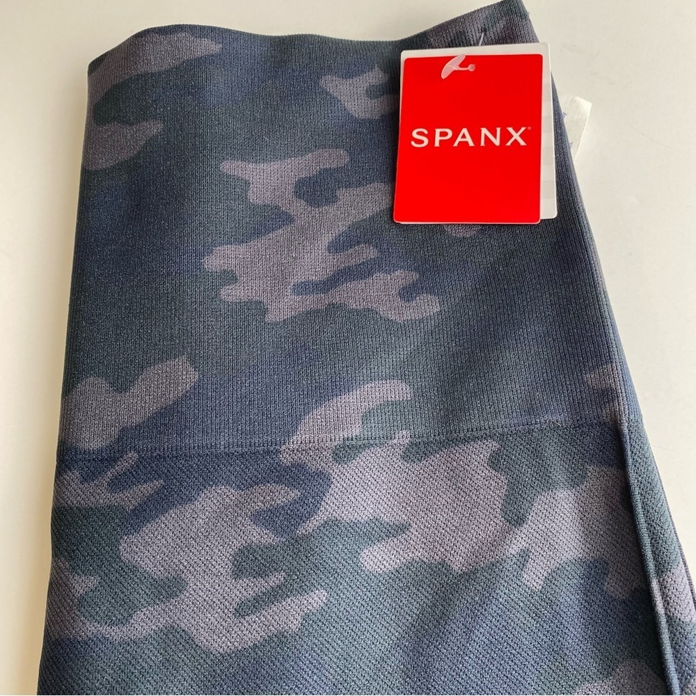 SPANX LOOK AT ME NOW BLACK CAMO LEGGING - Picture 9 of 13